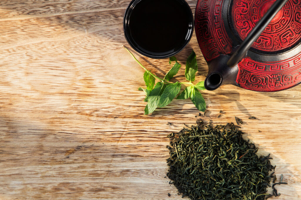 Thé vert vs thé noir, qui est le plus bénéfique ? Aliments Shutterstock 315544538 1