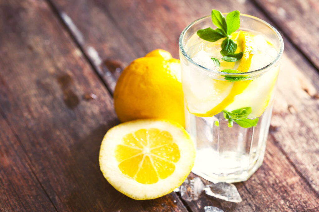 Une consommation excessive d’eau citronnée peut nuire à votre santé (et à vos dents !) Aliments, Nutrition et Régimes shutterstock 196182026 1